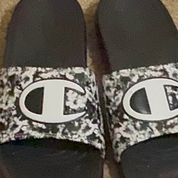 Champion Kids' White Slides with Multicolor Logo - Picture 3 of 3